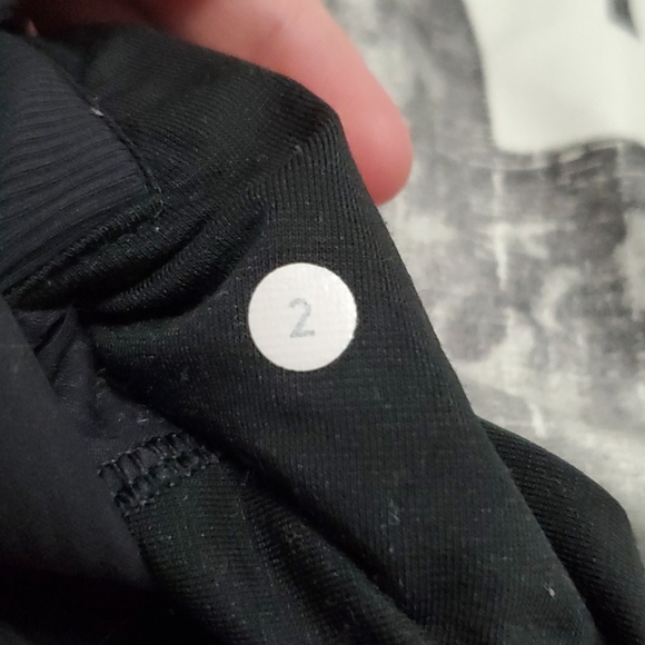 Lululemon track pants size 2 - Picture 4 of 4